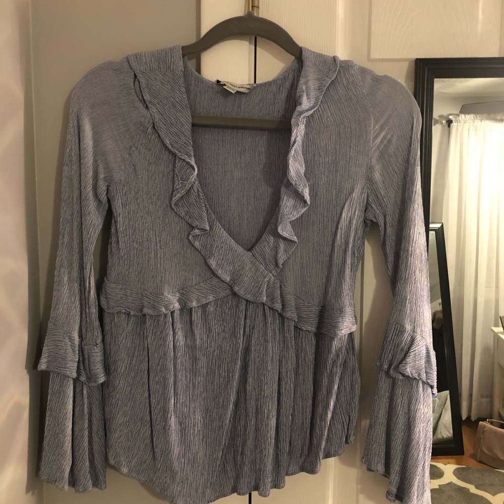American Eagle blue and white top